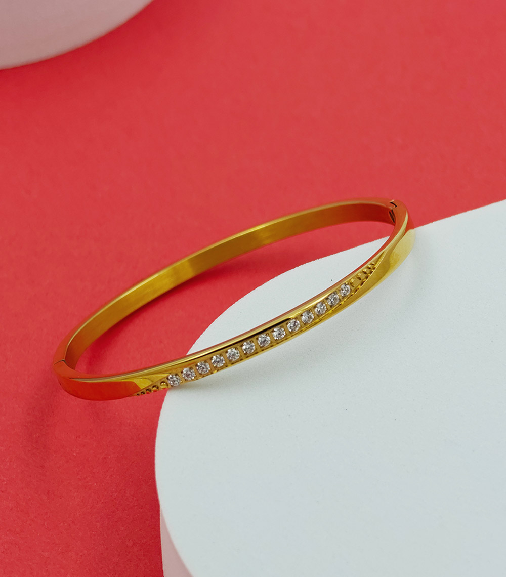 Golden Radiance Diamond Premium Bracelet For Women - Image 6