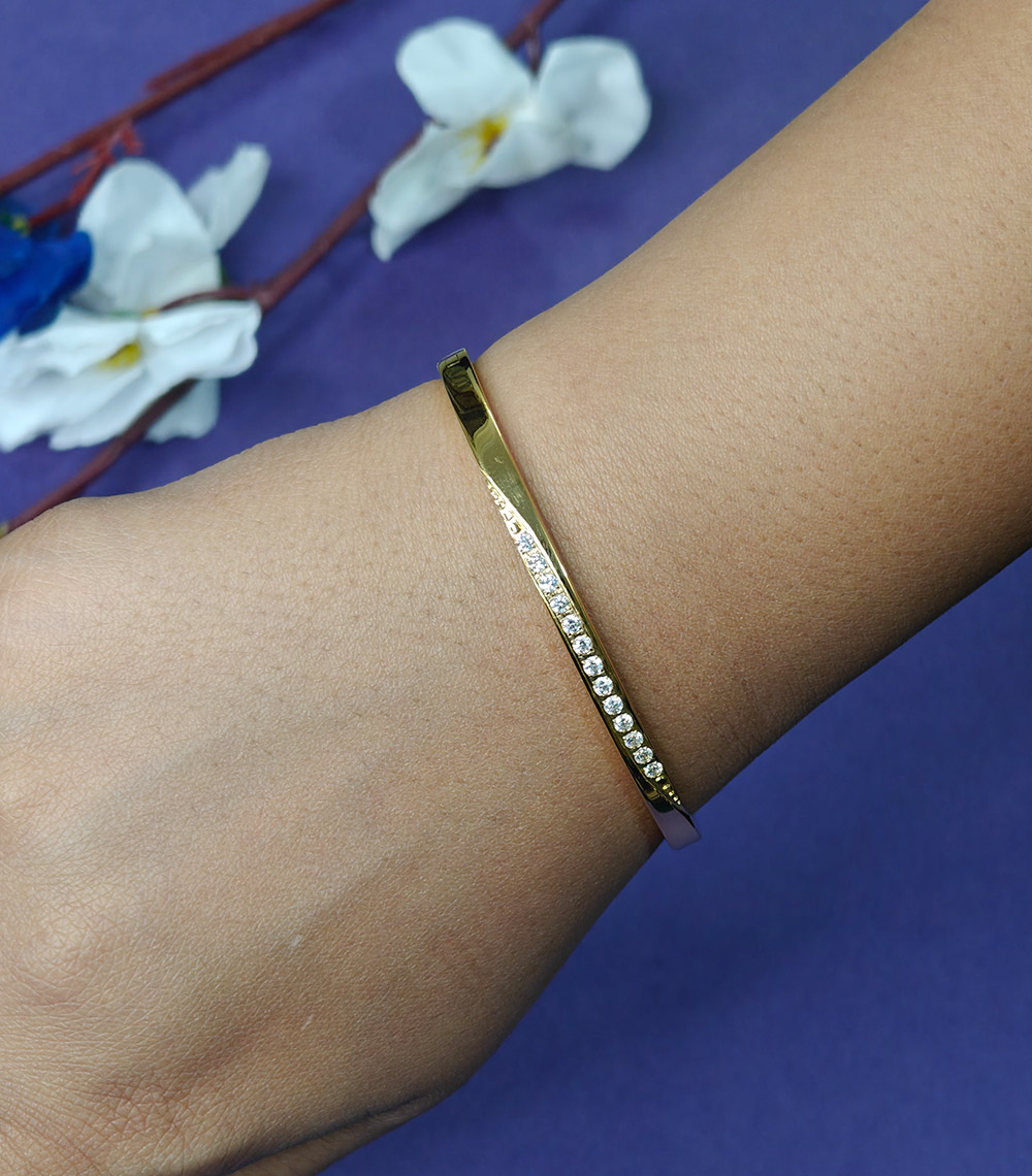 Golden Radiance Diamond Premium Bracelet For Women - Image 2